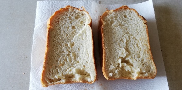 米粉パン、半分に切りました