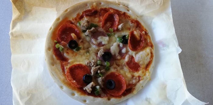 コストコで買える4枚入りの便利な冷凍ピザ!トロナのペパロニピザ!